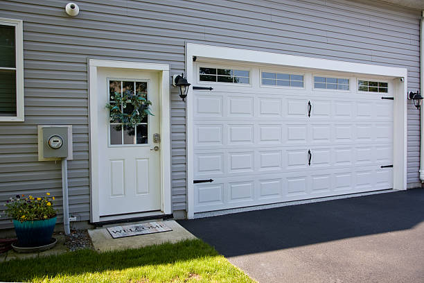 24/7 Emergency Garage Door Panel Replacement experts in Teague, TX